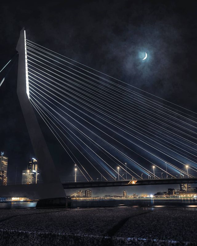 Giantific - Rotterdam - Blue Hours